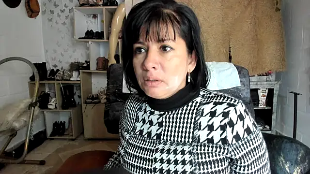 Snapshot of Erlinda-engel chatting on October 16, 12:28 pm Erlinda-engel online show from October 16, 12:28 pm