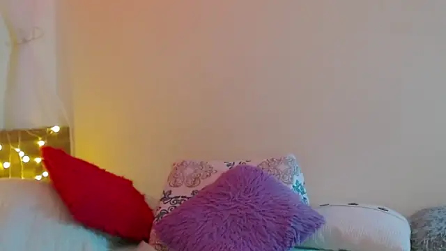 Juliietha servas online show from March 4, 1:23 am