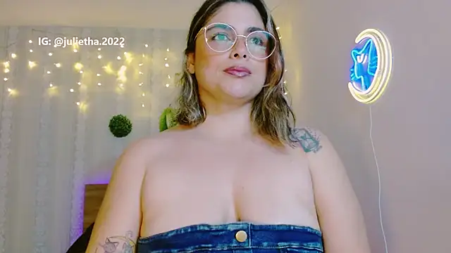 Juliietha servas online show from March 10, 1:54 am