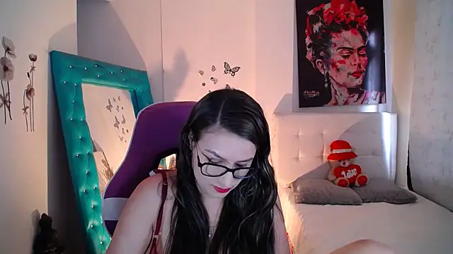 esmeraldaa230 online show from September 30, 7:52 pm