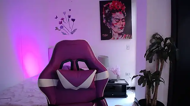 esmeraldaa230 online show from March 5, 7:43 pm