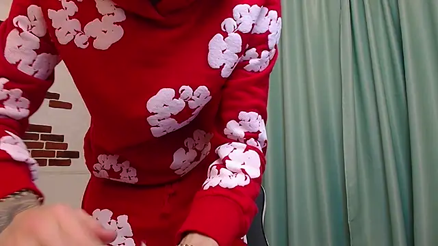 Snapshot of BrandonTate chatting on December 20, 4:36 pm BrandonTate online show from December 20, 4:36 pm