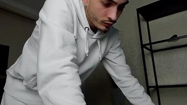 Snapshot of BrandonTate chatting on January 18, 4:31 pm BrandonTate online show from January 18, 4:31 pm