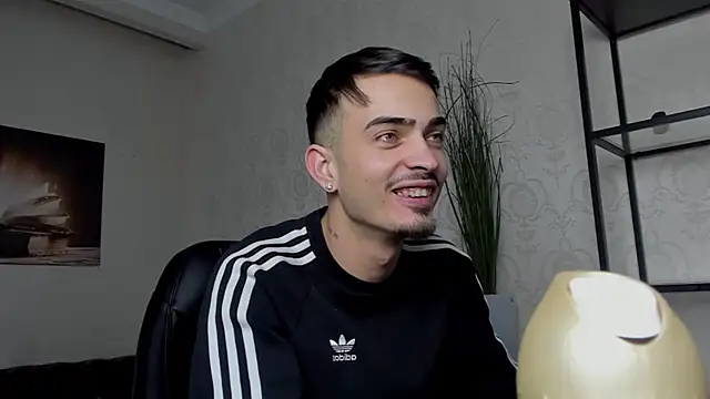 Snapshot of BrandonTate chatting on January 22, 9:57 am BrandonTate online show from January 22, 9:57 am