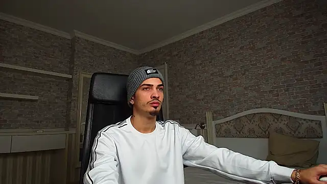 Snapshot of BrandonTate chatting on January 31, 9:59 am BrandonTate online show from January 31, 9:59 am