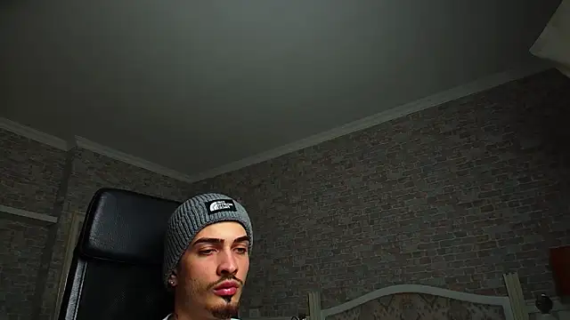 Snapshot of BrandonTate chatting on January 31, 4:27 pm BrandonTate online show from January 31, 4:27 pm