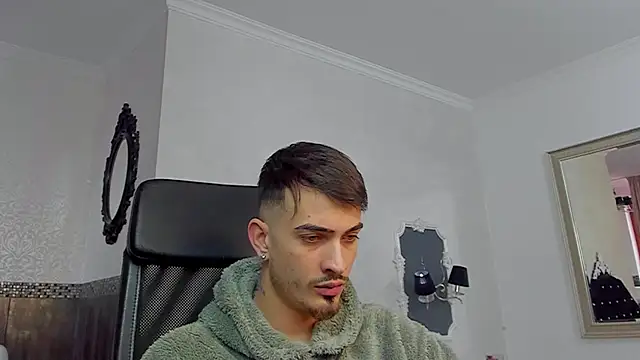 Snapshot of BrandonTate chatting on February 4, 11:27 am BrandonTate online show from February 4, 11:27 am