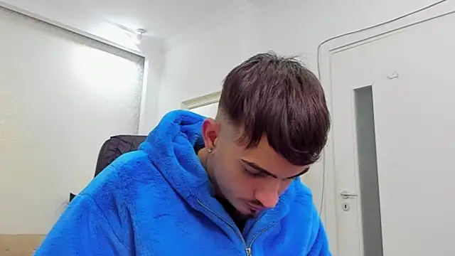 Snapshot of BrandonTate chatting on February 5, 9:46 am BrandonTate online show from February 5, 9:46 am