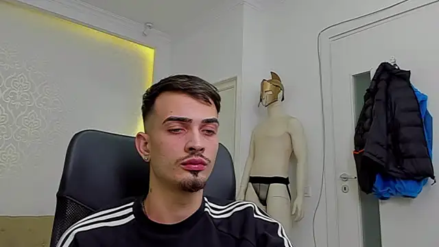 Snapshot of BrandonTate chatting on February 5, 4:25 pm BrandonTate online show from February 5, 4:25 pm