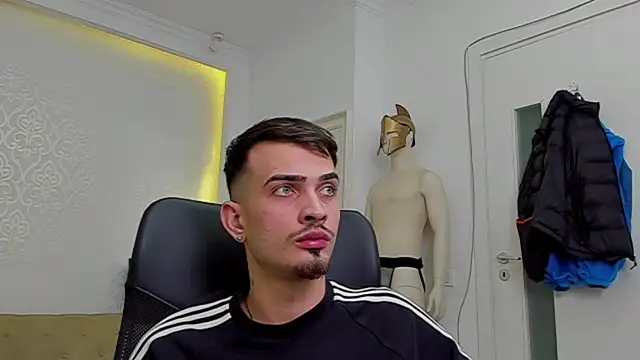 Snapshot of BrandonTate chatting on February 6, 12:05 pm BrandonTate online show from February 6, 12:05 pm