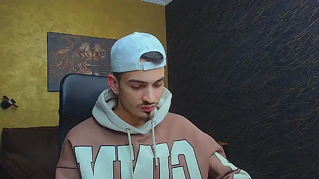 Snapshot of BrandonTate chatting on February 14, 3:47 pm BrandonTate online show from February 14, 3:47 pm