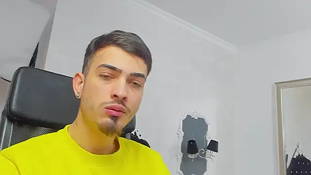 Snapshot of BrandonTate chatting on February 18, 12:28 pm BrandonTate online show from February 18, 12:28 pm