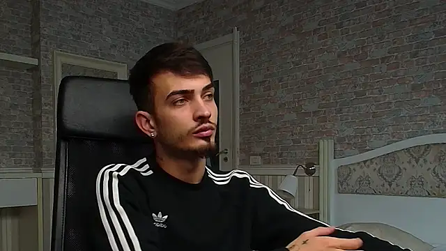 Snapshot of BrandonTate chatting on February 22, 3:14 pm BrandonTate online show from February 22, 3:14 pm