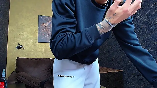 Snapshot of BrandonTate chatting on February 26, 12:58 pm BrandonTate online show from February 26, 12:58 pm