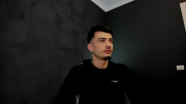 Snapshot of BrandonTate chatting on February 28, 7:05 am BrandonTate online show from February 28, 7:05 am