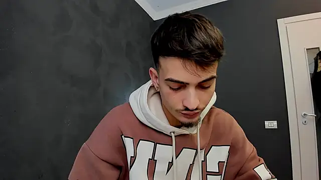 Snapshot of BrandonTate chatting on March 1, 12:34 pm BrandonTate online show from March 1, 12:34 pm