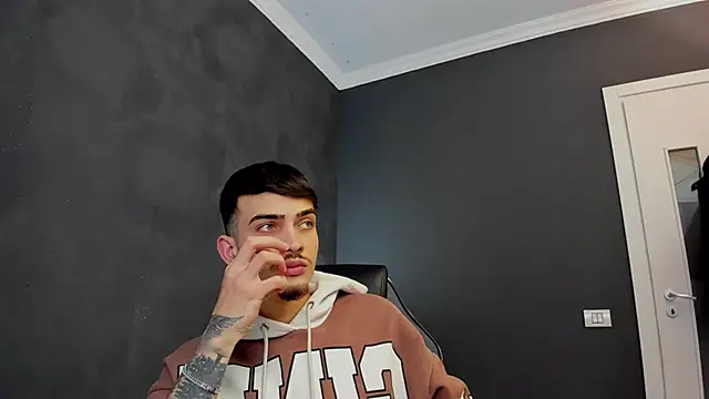 Snapshot of BrandonTate chatting on March 1, 4:00 pm BrandonTate online show from March 1, 4:00 pm