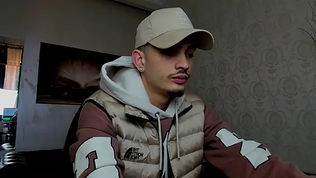 Snapshot of BrandonTate chatting on March 2, 12:22 pm BrandonTate online show from March 2, 12:22 pm