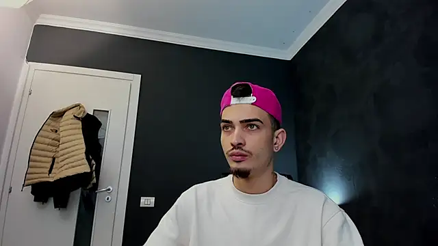 Snapshot of BrandonTate chatting on March 4, 12:22 pm BrandonTate online show from March 4, 12:22 pm