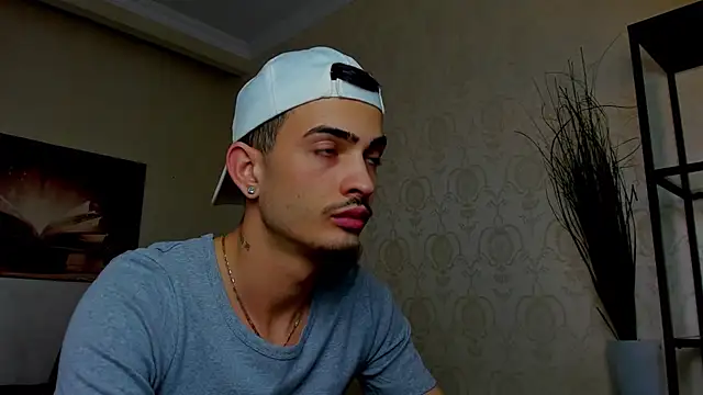 Snapshot of BrandonTate chatting on March 12, 12:47 pm BrandonTate online show from March 12, 12:47 pm