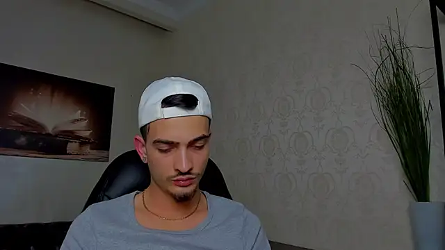 Snapshot of BrandonTate chatting on March 12, 7:17 pm BrandonTate online show from March 12, 7:17 pm