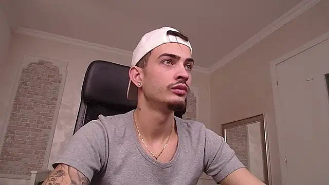 Snapshot of BrandonTate chatting on March 13, 11:51 am BrandonTate online show from March 13, 11:51 am