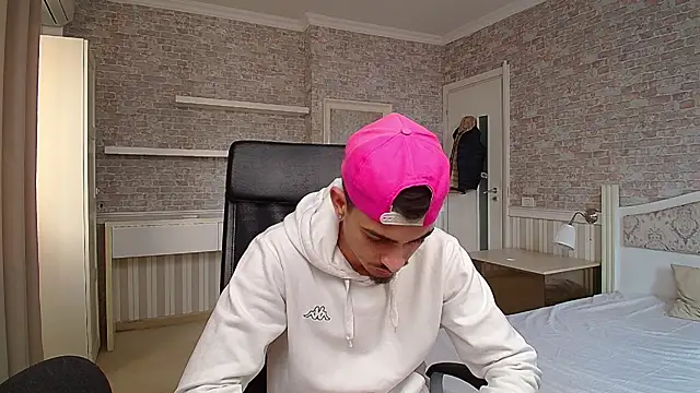 Snapshot of BrandonTate chatting on March 14, 12:29 pm BrandonTate online show from March 14, 12:29 pm