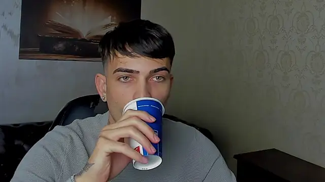 Snapshot of BrandonTate chatting on March 17, 10:06 am BrandonTate online show from March 17, 10:06 am