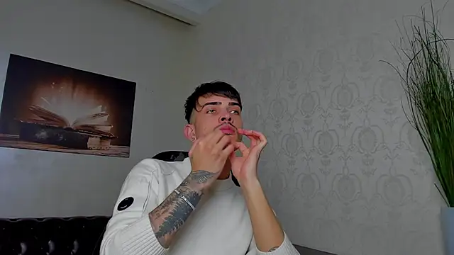 Snapshot of BrandonTate chatting on March 18, 2:26 pm BrandonTate online show from March 18, 2:26 pm