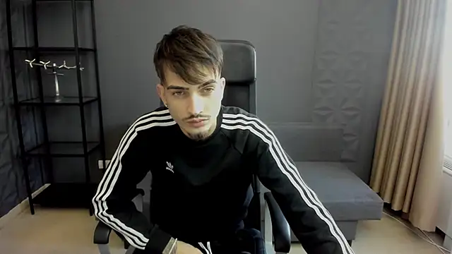 Snapshot of BrandonTate chatting on March 19, 10:11 am BrandonTate online show from March 19, 10:11 am