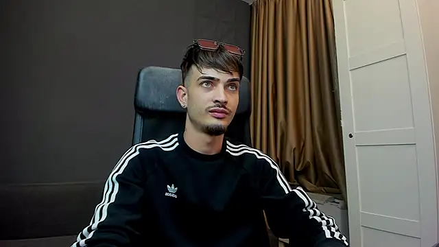 Snapshot of BrandonTate chatting on March 19, 7:38 pm BrandonTate online show from March 19, 7:38 pm