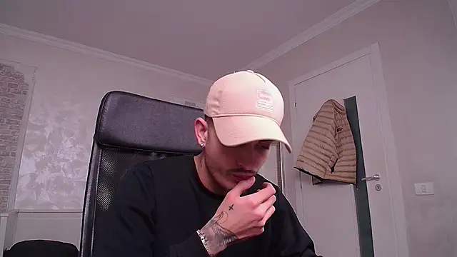 Snapshot of BrandonTate chatting on March 21, 4:07 pm BrandonTate online show from March 21, 4:07 pm