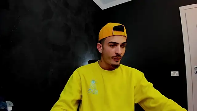 Snapshot of BrandonTate chatting on March 22, 12:25 pm BrandonTate online show from March 22, 12:25 pm