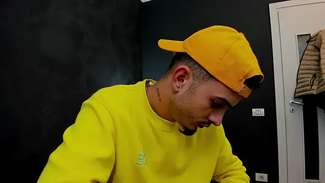 Snapshot of BrandonTate chatting on March 22, 6:36 pm BrandonTate online show from March 22, 6:36 pm