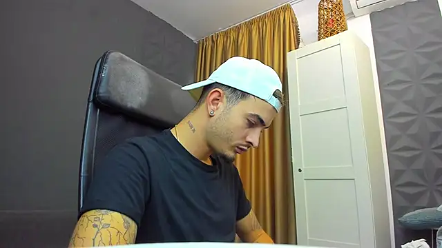 Snapshot of BrandonTate chatting on September 10, 9:20 am BrandonTate online show from September 10, 9:20 am