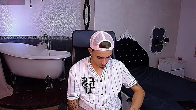 Snapshot of BrandonTate chatting on September 15, 9:53 am BrandonTate online show from September 15, 9:53 am