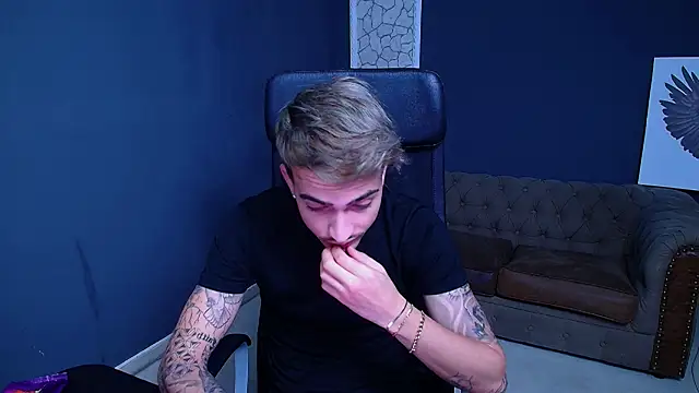 Snapshot of BrandonTate chatting on September 16, 11:11 am BrandonTate online show from September 16, 11:11 am