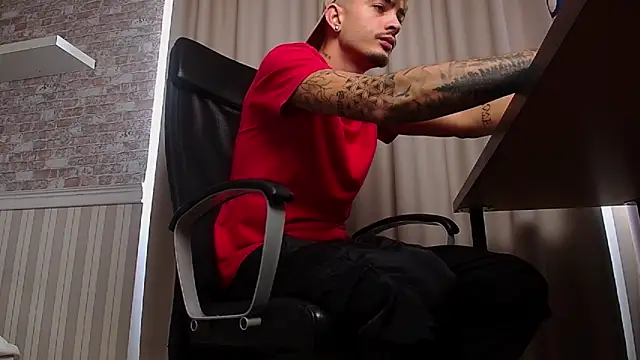 Snapshot of BrandonTate chatting on September 21, 11:01 am BrandonTate online show from September 21, 11:01 am