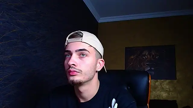 Snapshot of BrandonTate chatting on October 3, 12:02 pm BrandonTate online show from October 3, 12:02 pm