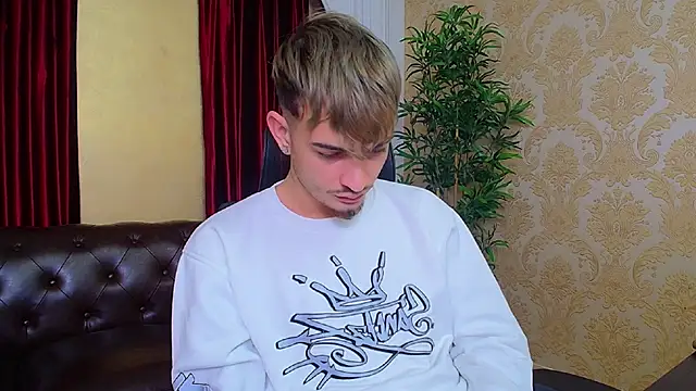 Snapshot of BrandonTate chatting on October 12, 10:58 am BrandonTate online show from October 12, 10:58 am