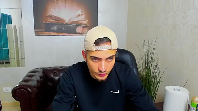 Snapshot of BrandonTate chatting on October 15, 6:13 am BrandonTate online show from October 15, 6:13 am