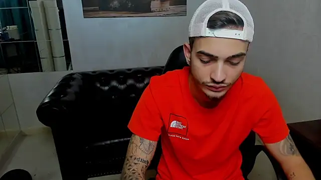 Snapshot of BrandonTate chatting on November 8, 8:14 am BrandonTate online show from November 8, 8:14 am