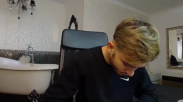 Snapshot of BrandonTate chatting on November 12, 9:42 am BrandonTate online show from November 12, 9:42 am