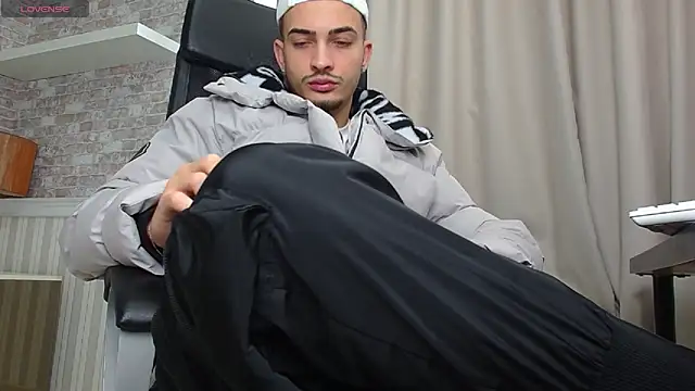 Snapshot of BrandonTate chatting on November 26, 7:53 am BrandonTate online show from November 26, 7:53 am