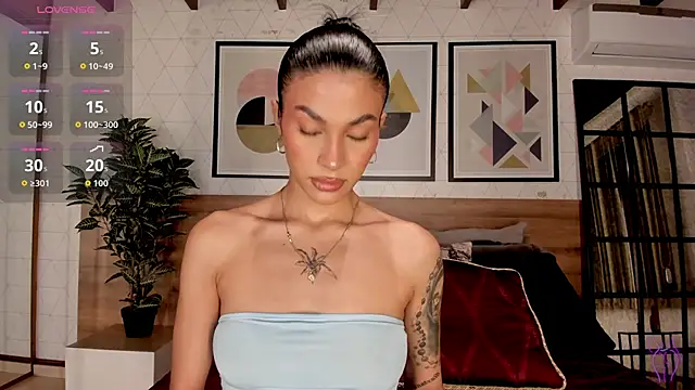 LunaRuso online show from October 8, 7:55 pm