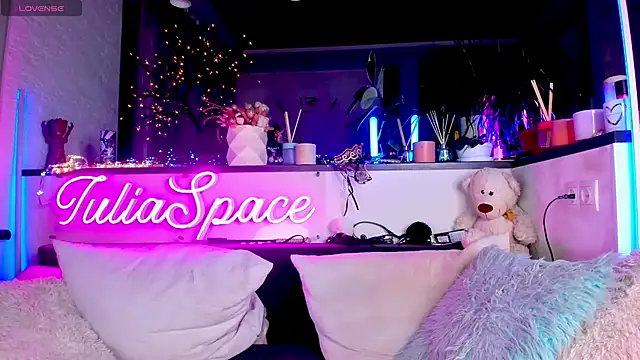  JuliaSpace  online show from December 14, 7:03 pm