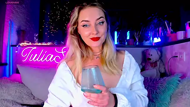  JuliaSpace  online show from December 29, 7:00 pm