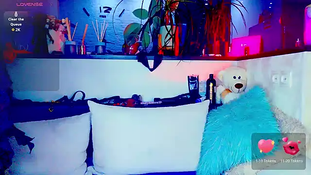  JuliaSpace  online show from March 12, 5:41 pm