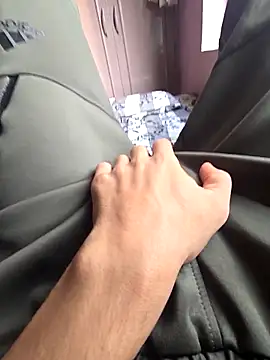 Snapshot of Yours1311 chatting on October 31, 10:49 am Yours1311 online show from October 31, 10:49 am