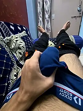 Snapshot of Yours1311 chatting on November 12, 12:38 pm Yours1311 online show from November 12, 12:38 pm